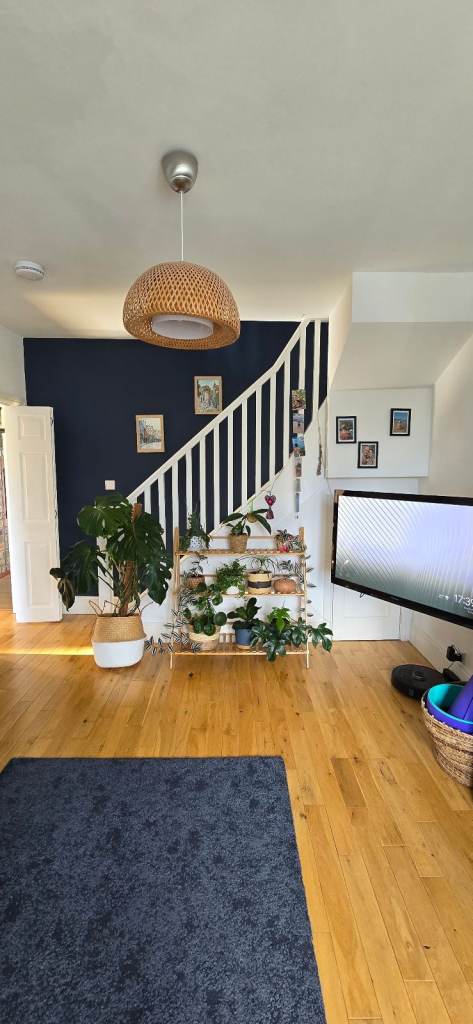 Spacious 2-Bedroom Home with Private Parking, Garden, Wood-Burning Fireplace & Independent Entrance