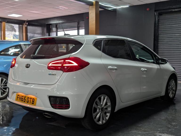 2015 Kia Ceed 1.6 CRDi 2 Hatchback 5dr Diesel DCT Euro 6 (s/s) (134 bhp) HATCHBACK Diesel Automatic