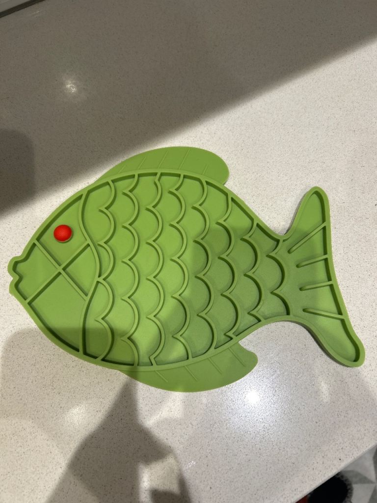 Slow feeder for cats / dogs 