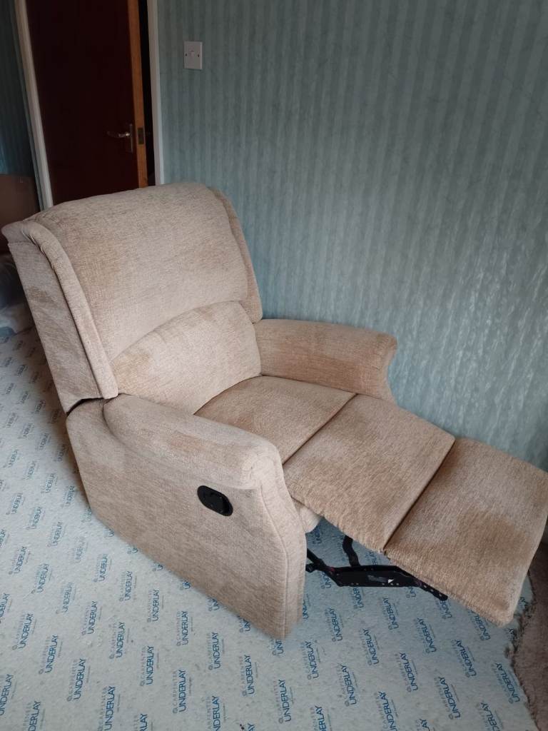 Celebrity Monarch Manual Recliner Armchair, Good Clean Condition. From Glasswell