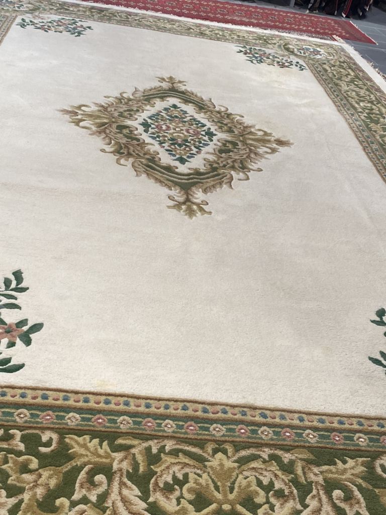 Massive hand made rug 370x550cm