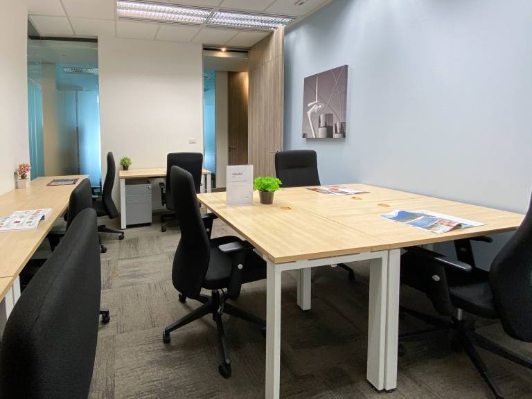 Widnes - WA8 6UD \ Large Office for Rent Configured for Your Team