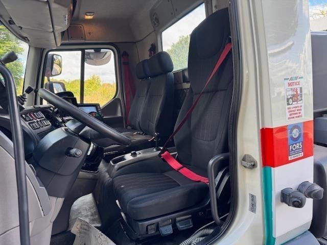 2019 19  DAF LF 180 E6 LHD Scarab Merlin dual sweep road sweeper