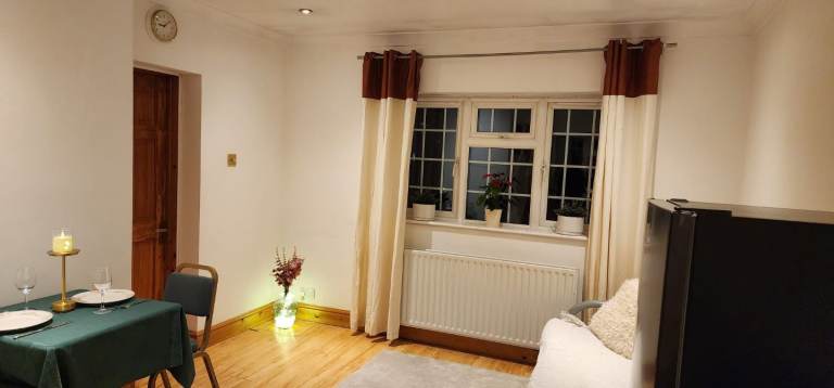 Newly Refurbished 1-Bed Apartment with Balcony