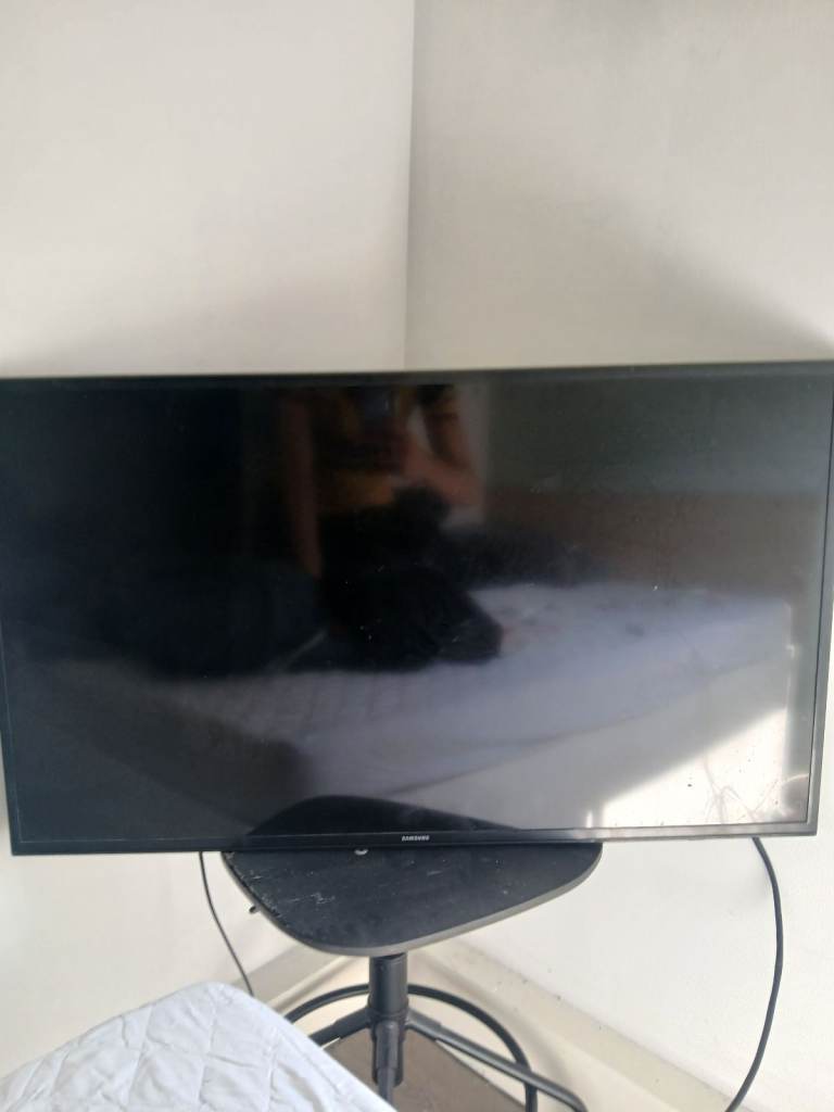 Samsung 40-inch Smart TV UE40MU6120K – Good Condition