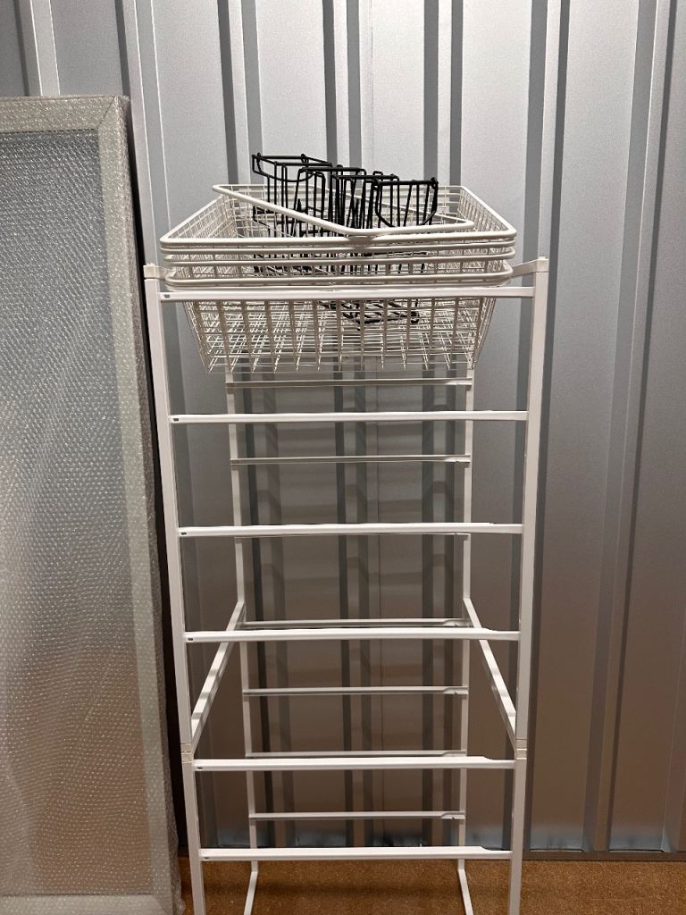 White Metal Storage Unit with Baskets – Good Condition