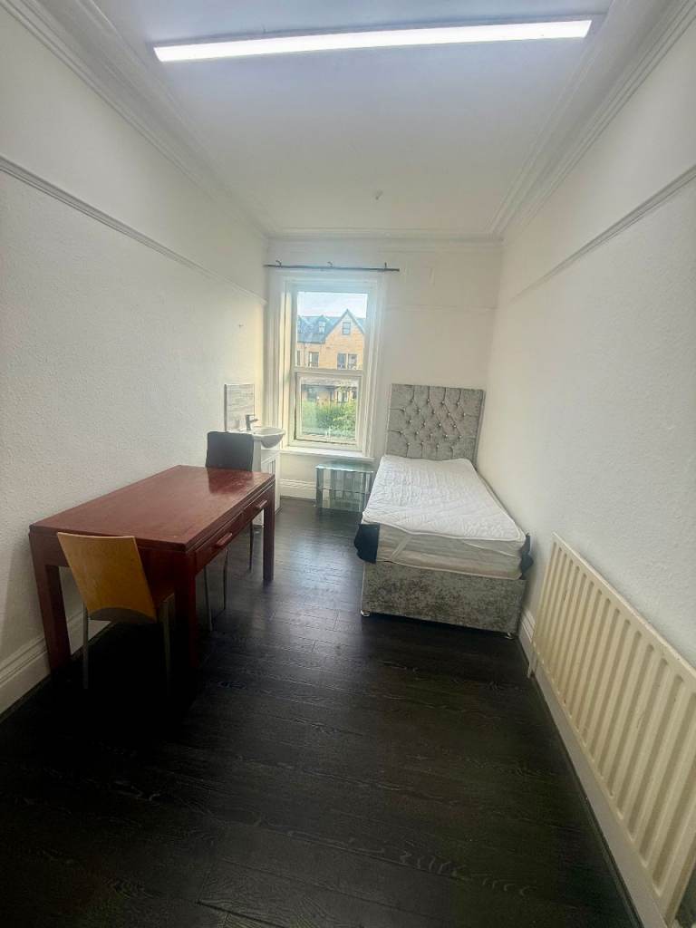 ** Single Room BD7 **