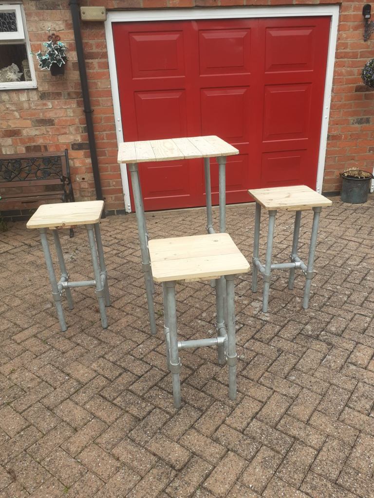 Patio / Garden Poseur Table & Poseur Stools 