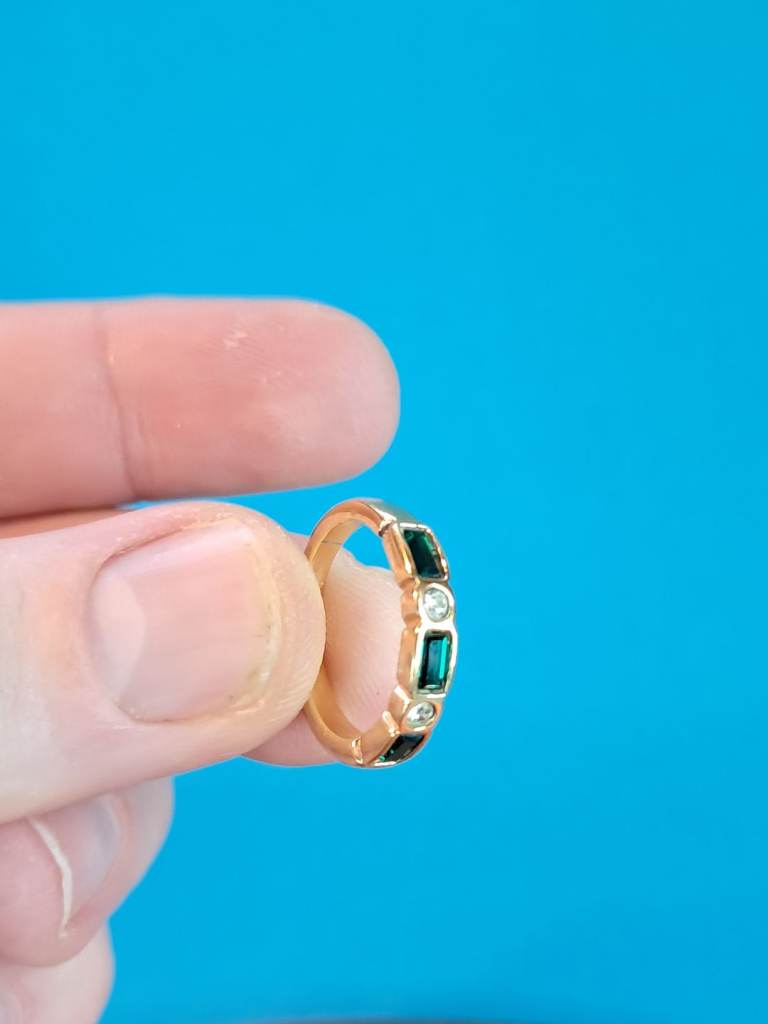 Very nice Woman's costume jeweller.  Measurements on pictures. 