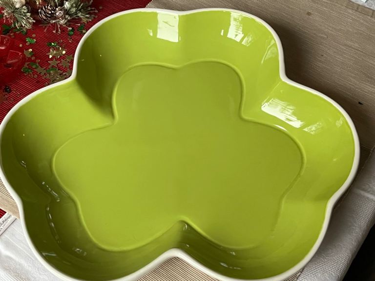 Retro Clover Shaped Avocado Green Large Ceramic Serving Dish(The Pier)Homewares