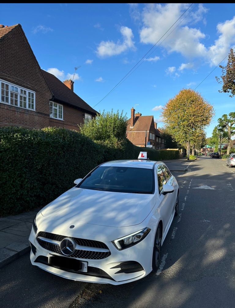 MANUAL AND AUTOMATIC DRIVING INSTRUCTOR