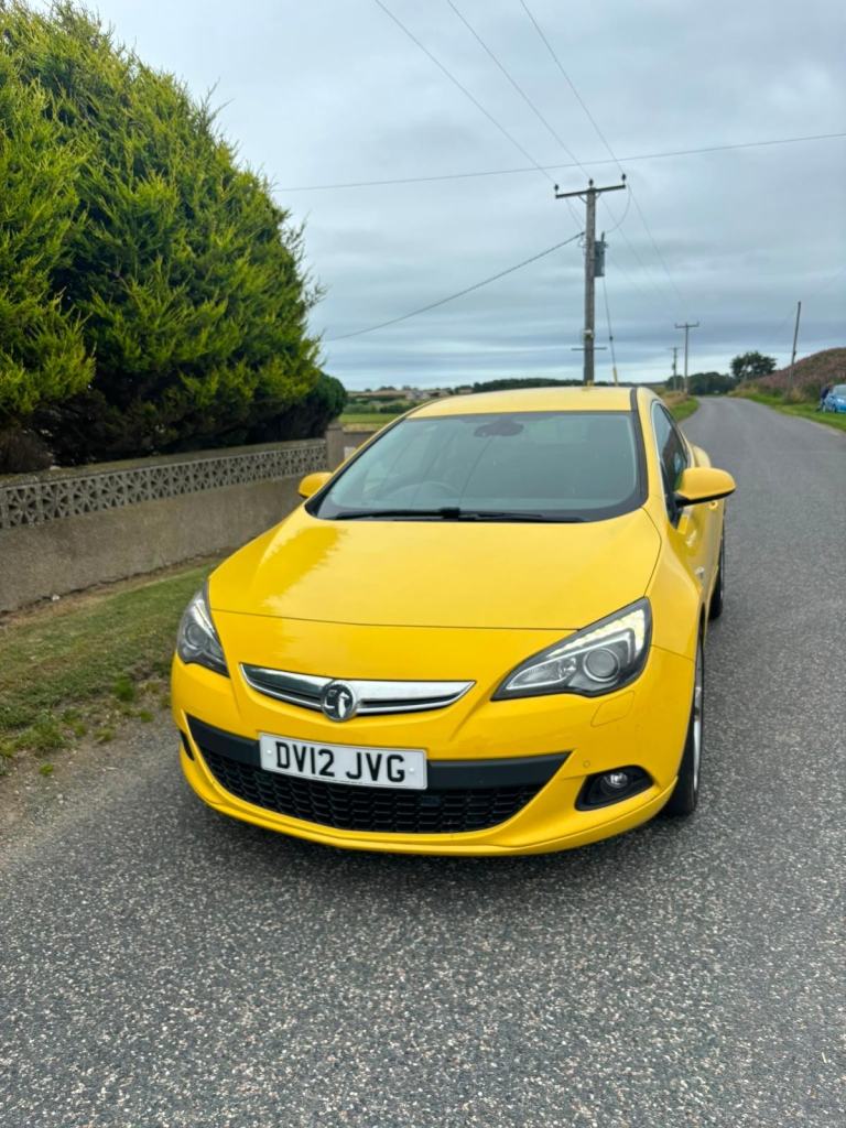 2012 12 Vauxhall Astra GTC SRi 2.0 CDTi Diesel Yellow 3 Door MOT 01/27 FSH. 