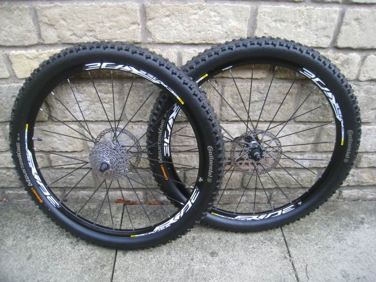 MAVIC CROSS RIDE WHEEL SET 26 INCH 9 speed / very good condition / new tyres / new rotors 