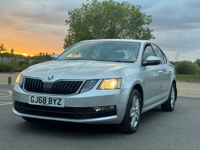 Skoda, OCTAVIA, Hatchback, 2018, Semi-Auto, 1498 (cc), 5 doors