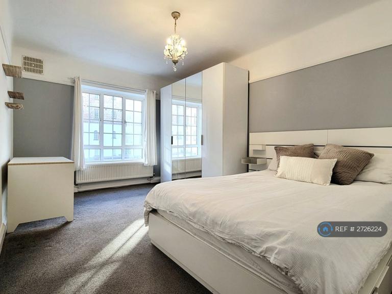 1 bedroom flat in Boscombe, Bournemouth, BH5 (1 bed) (#2726224)