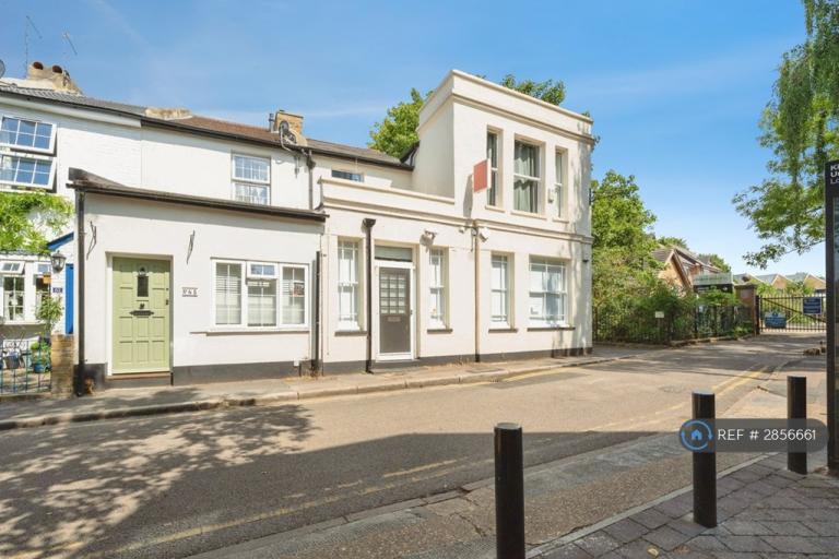 5 bedroom flat in Mill St, Kingston Upon Thames, KT1 (5 bed) (#2856661)