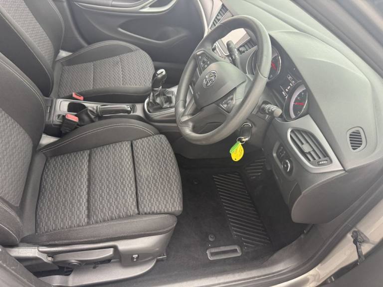 2017 Vauxhall Astra 1.0i Turbo ecoFLEX Design Sports Tourer 5dr Petrol Manual Euro 6 (s/s) (105 E...
