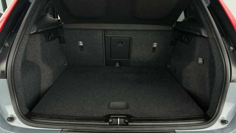 2021 Volvo XC40 2.0 B4 MHEV R-Design SUV 5dr Petrol Hybrid DCT Auto Euro 6 (s/s) (197 ps) ESTATE ...