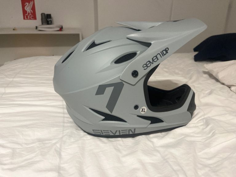 Seven idp full face helmet