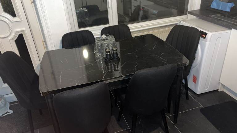 Brand New Modern Black Extendable Dining Table with 6 chairs - Brand New Condition 