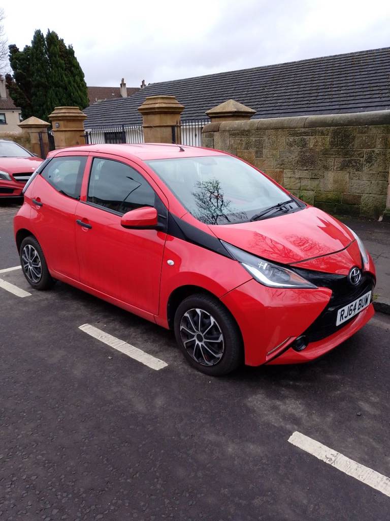 Toyota Aygo x vvt-i 5 door hatchback 2015 in bright red / Long MOT