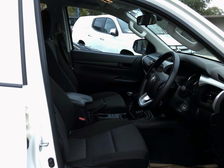 TOYOTA HILUX 2.4 D-4D Active 2022