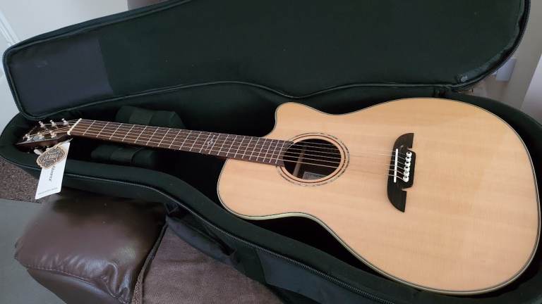 Alvarez Masterworks MF70CE Folk OM Electro Acoustic in Natural  LBaggs HiFi pickup