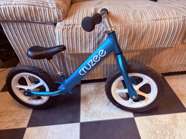 CRUZEE Balance Bike - Electric Blue