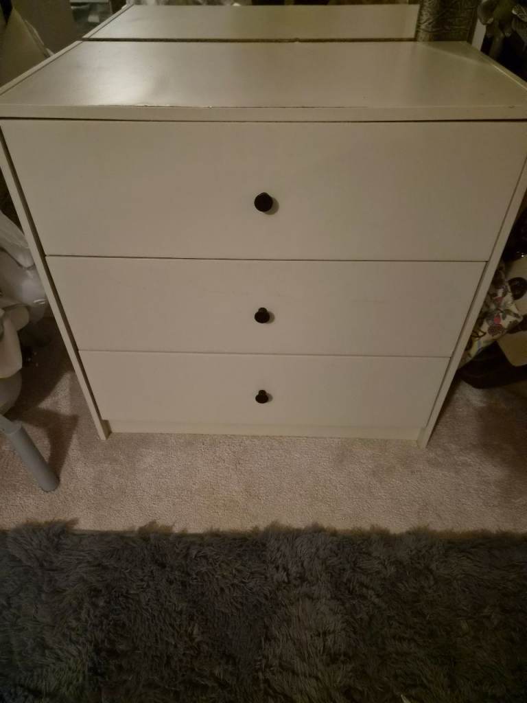 White Chest of 3 Drawers – Good Condition