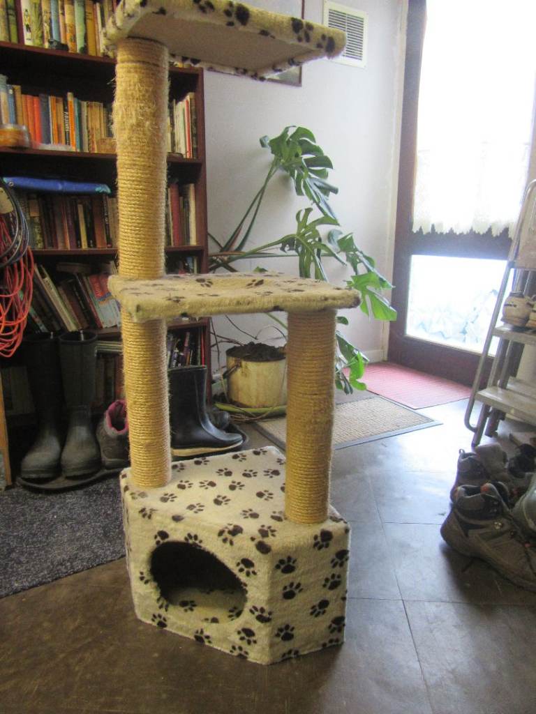 Cat tree