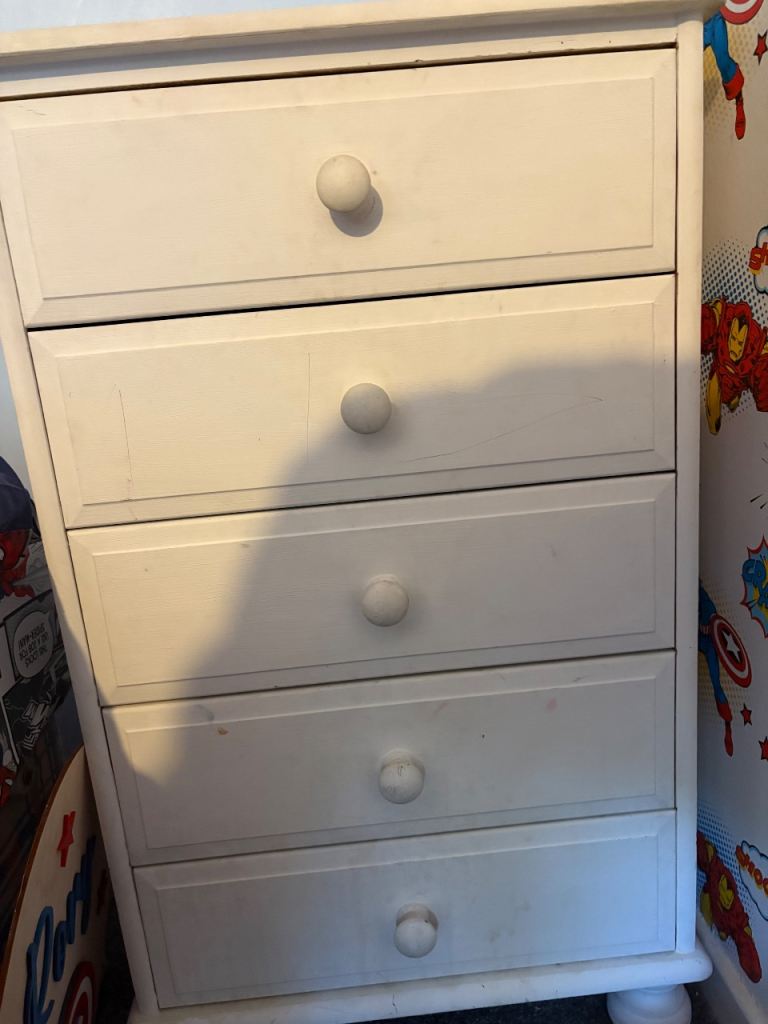 White Wooden Chest of Drawers with 5 Drawers