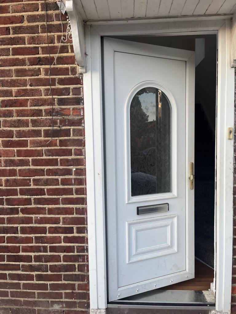 FOUR BEDROOM HOUSE TO LET AT LLOYDS ROAD DAGENHAM RM9 6HB AREA. 