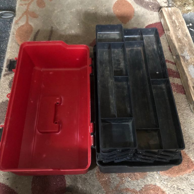 🚗🚗for sale Tool box or fishing tackle box for screws nuts bolts or even sewing stuff etc bargain 