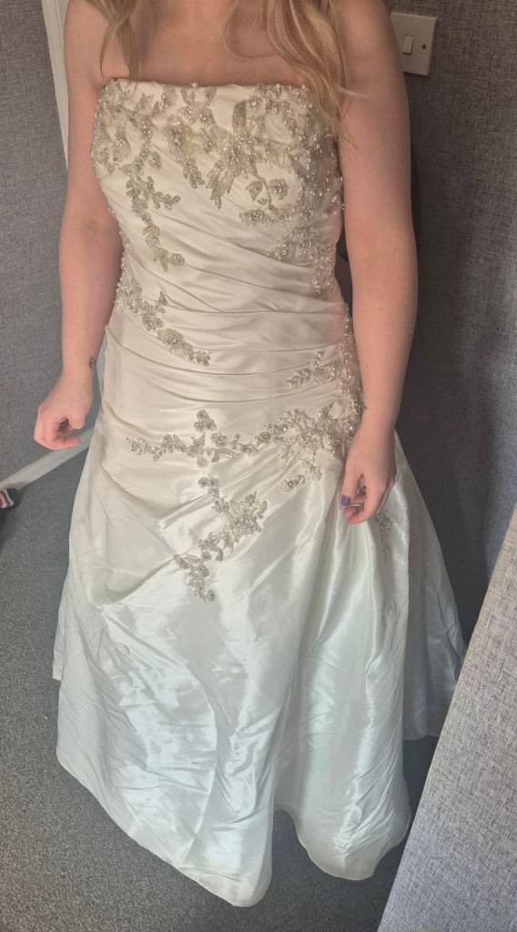 Diamantés wedding dress