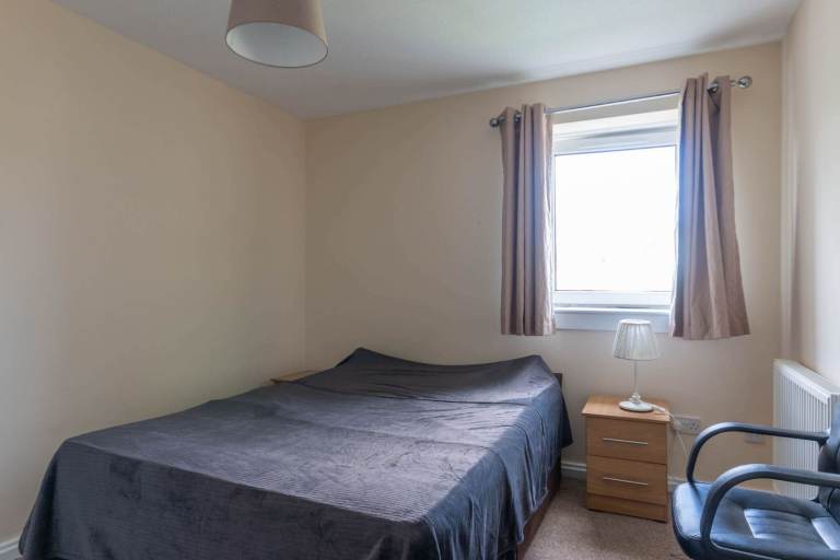 FLAT SHARE: Double room for let within fantastic, 4 bedroom flat with Wi-Fi in North Edinburgh 