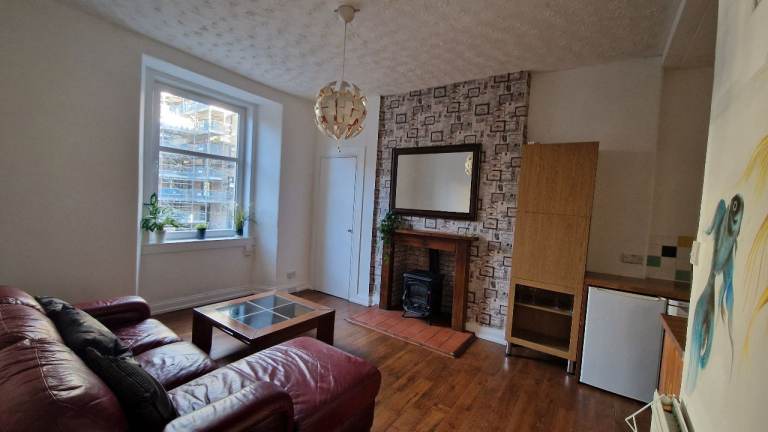 One Bedroom, one Box room Furnished. DOG FRIENDLY 