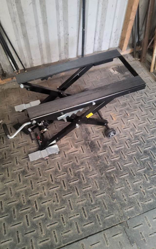 Motorcycle hydraulic lift 