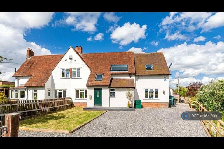 4 bedroom house in Sunrise Cottages, Newbury, RG20 (4 bed) (#1641999)