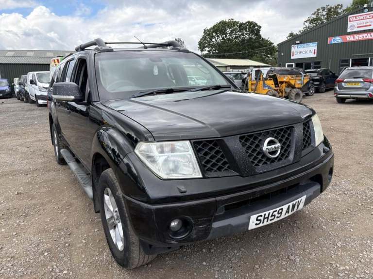Nissan Navara Navara Tekna Double Cab dCi (black) 2009
