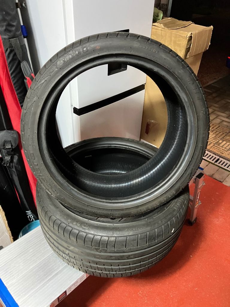 2x245 40 18 tyres in great condition 