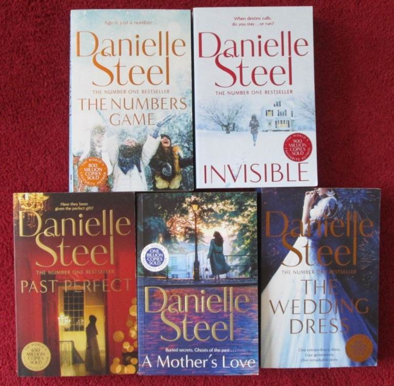 Danielle Steel Book Bundle – 5 Paperbacks, Good Condition, smoke and pet free home