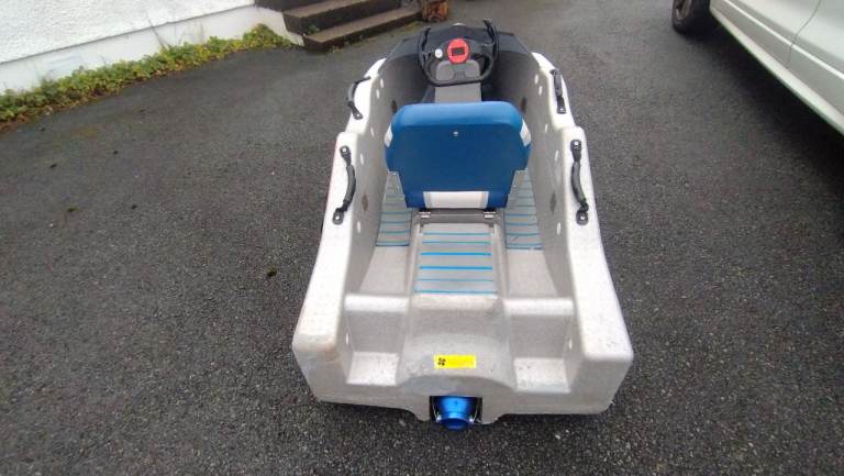 Electric Rush wave Jetboat 2x batteries 
