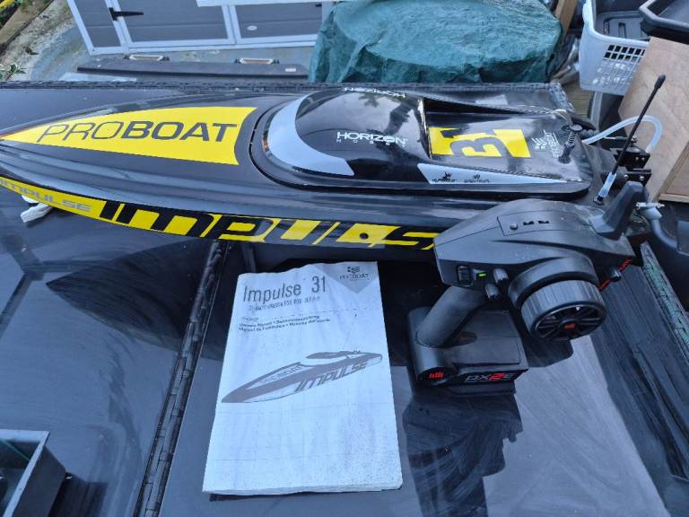 RC RTR proboat  Impulse 31 never used with radio controls