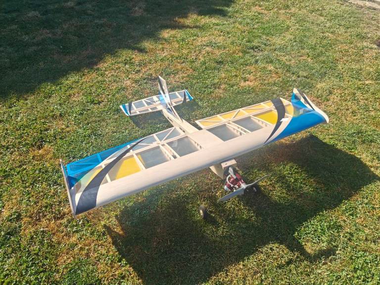 Ripmax Jive fun fly with will servos, Irvine 40 glow engine, switch and battery.
