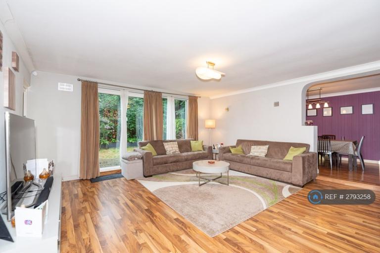 3 bedroom flat in Thornbury Avenue, Isleworth, TW7 (3 bed) (#2793258)