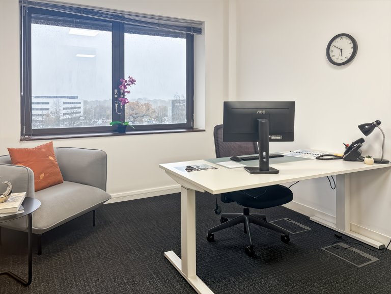 Birmingham - B908AG \ Private Office for 1 Person, Ready to Use