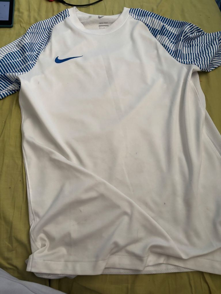 Nike White and Blue Sports T-Shirt – Good Condition
