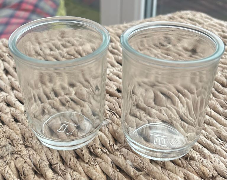 2 glass tall tumblers. Ideal for yogurt. £1 for both. 7cm high. 