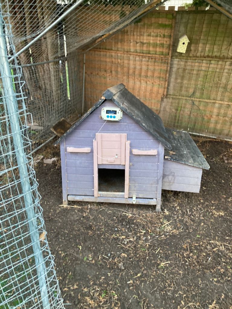 Chicken coop & automatic door opener