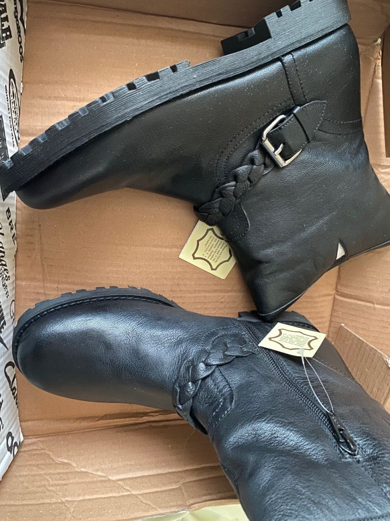 Ladies leather boots size 7